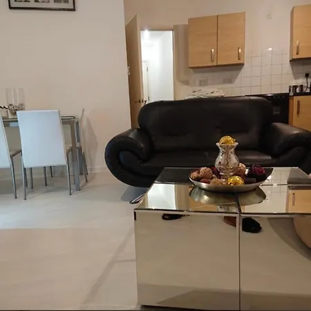 Apartment Lovely Private Bedroom In London