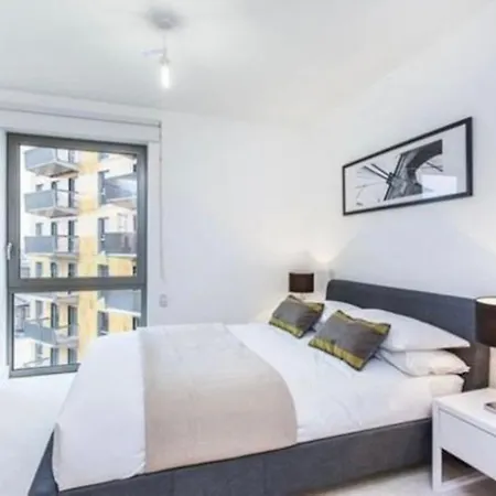 Lovely Private Bedroom In *