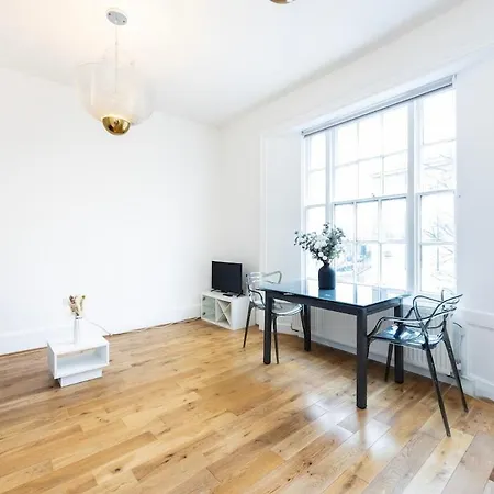 Spacious Islington Apartment London