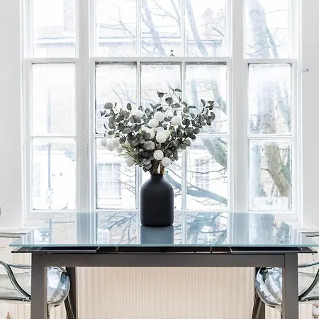 Spacious Islington Apartment
