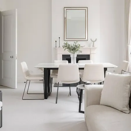 Exquisite Single-level Knightsbridge Flat Wlift London