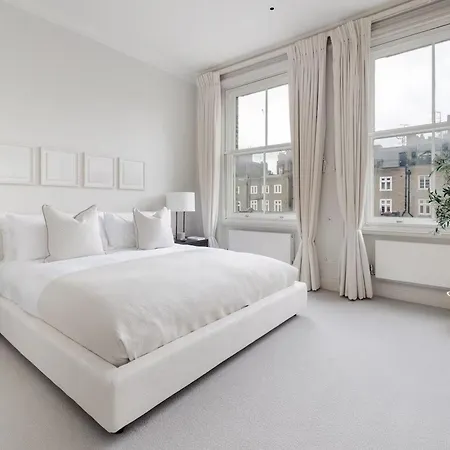Exquisite Single-level Knightsbridge Flat Wlift * London