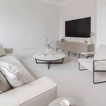 Exquisite Single-level Knightsbridge Flat Wlift London