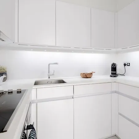 Exquisite Single-level Knightsbridge Flat Wlift * London