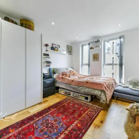 Apartment Spacious 2 Bedroom With Balcony