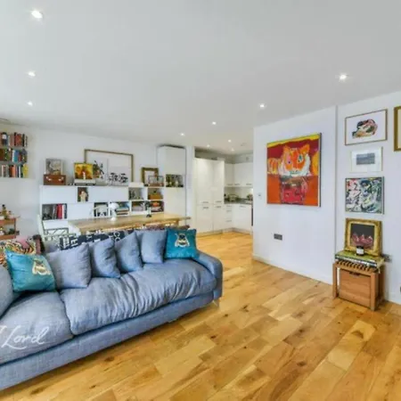 Spacious 2 Bedroom With Balcony