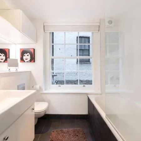 Mayfair Penthouse Location Sleeps 6 * London
