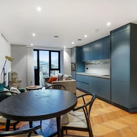 Modern Chic Leicester Square Covent Garden Sleeps 5 * London