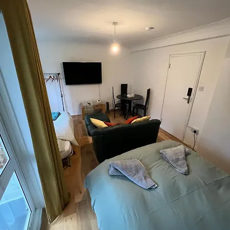 Royal Height - 3 Bed In Wembley Apartment *