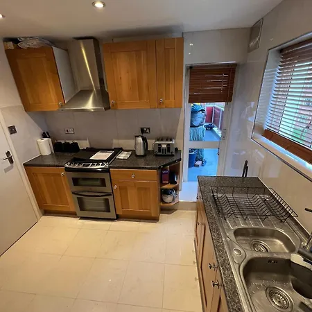 Apartment Royal Height - 3 Bed In Wembley London