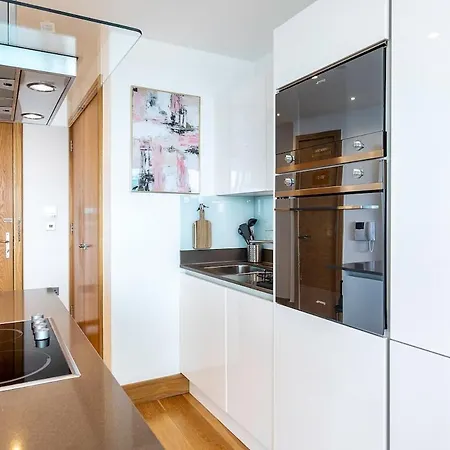 Prestige Panoramic Balcony * London
