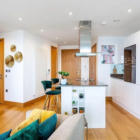 Prestige Panoramic Balcony Apartment London