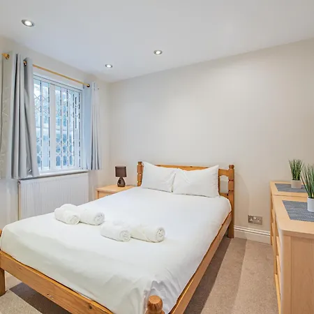 Homely 2 Bedroom Flat Near Tower Bridge *
