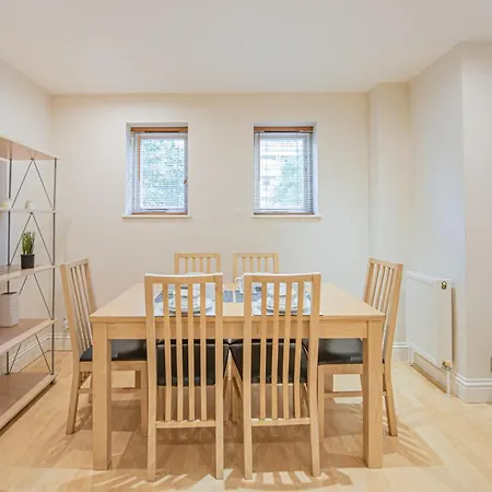 Homely 2 Bedroom Flat Near Tower Bridge * London