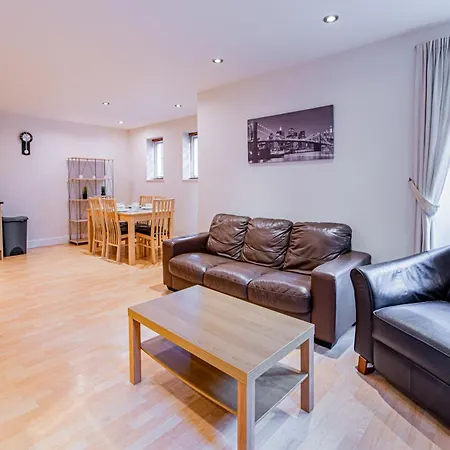 Homely 2 Bedroom Flat Near Tower Bridge Apartment