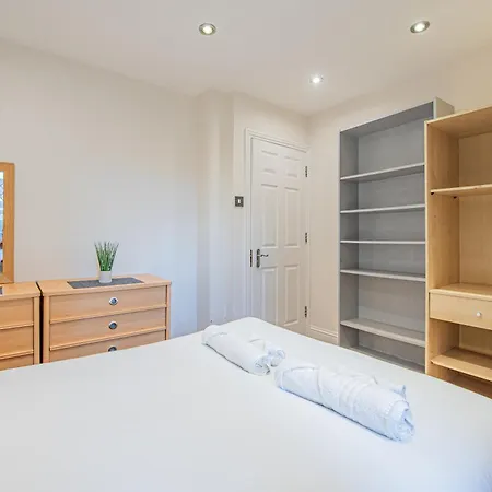 Homely 2 Bedroom Flat Near Tower Bridge *