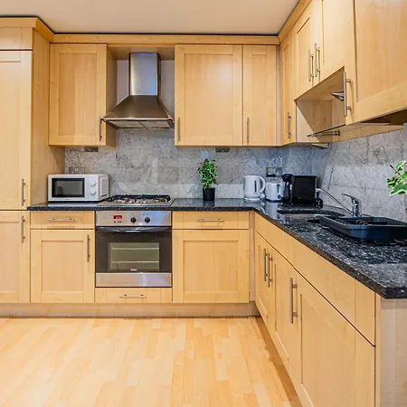 Homely 2 Bedroom Flat Near Tower Bridge * London