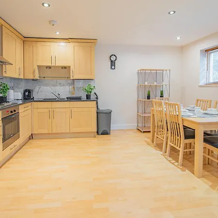 Homely 2 Bedroom Flat Near Tower Bridge Apartment