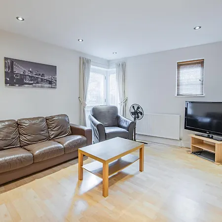Homely 2 Bedroom Flat Near Tower Bridge Apartment