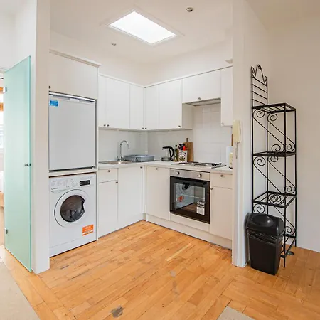 Apartment Stylish Flat Near Kensington With Spacious Balcony