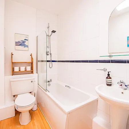 Stylish Flat Near Kensington With Spacious Balcony Apartment London
