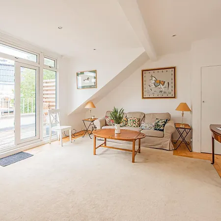 Apartment Stylish Flat Near Kensington With Spacious Balcony London