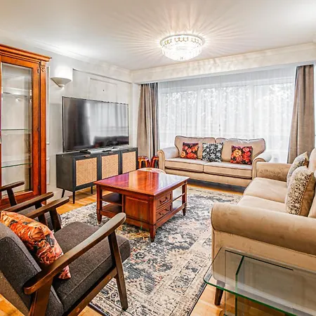 Spacious 3-bed, 2-bath Flat In Vibrant Brondesbury * London