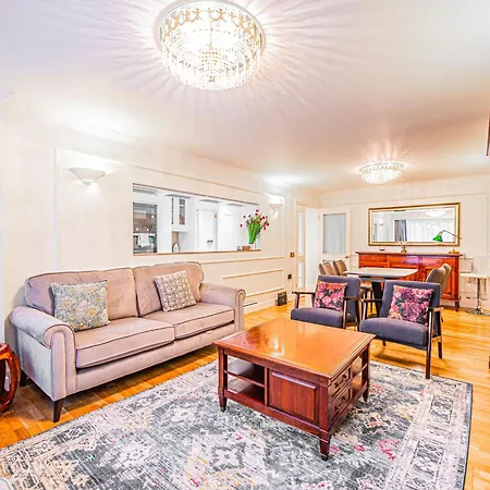 Apartment Spacious 3-bed, 2-bath Flat In Vibrant Brondesbury
