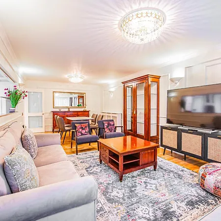 Spacious 3-bed, 2-bath Flat In Vibrant Brondesbury Apartment London