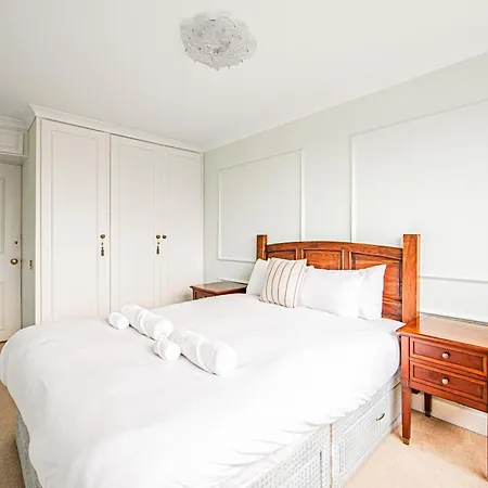 Spacious 3-bed, 2-bath Flat In Vibrant Brondesbury London