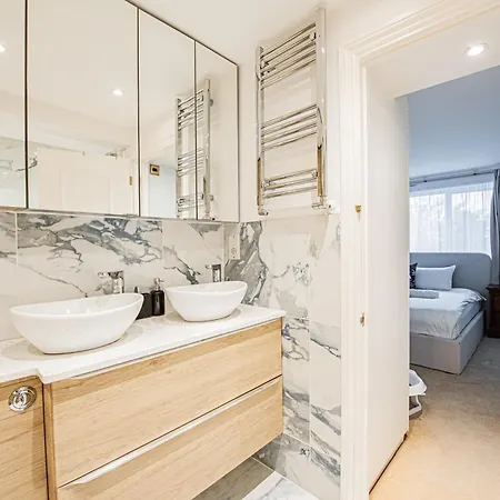 Spacious 3-bed, 2-bath Flat In Vibrant Brondesbury