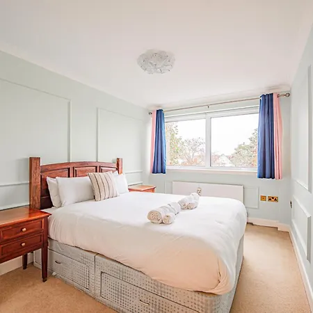 Apartment Spacious 3-bed, 2-bath Flat In Vibrant Brondesbury *