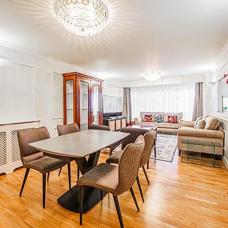 Spacious 3-bed, 2-bath Flat In Vibrant Brondesbury *