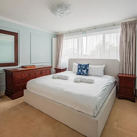 Spacious 3-bed, 2-bath Flat In Vibrant Brondesbury London