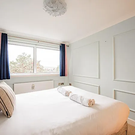 Apartment Spacious 3-bed, 2-bath Flat In Vibrant Brondesbury London