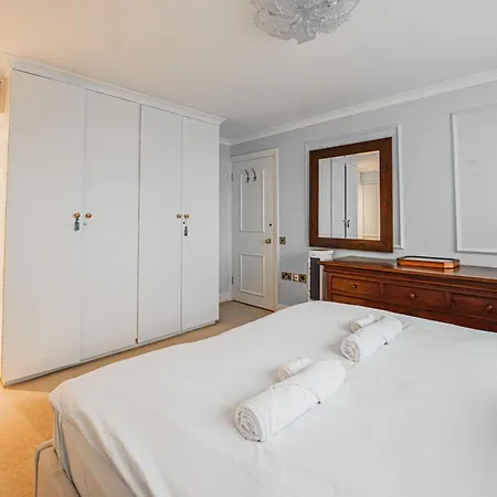 Spacious 3-bed, 2-bath Flat In Vibrant Brondesbury