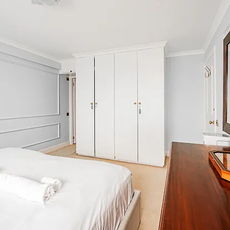 Spacious 3-bed, 2-bath Flat In Vibrant Brondesbury London