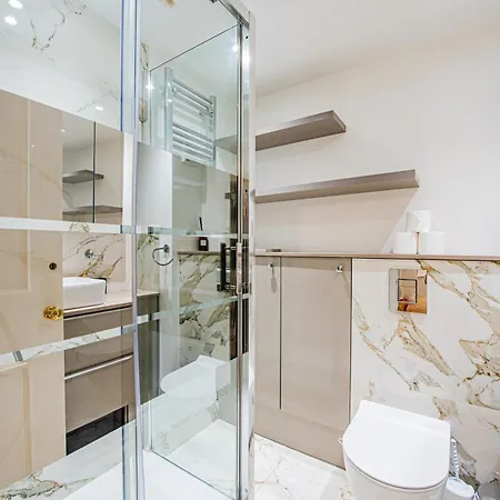 Spacious 3-bed, 2-bath Flat In Vibrant Brondesbury London
