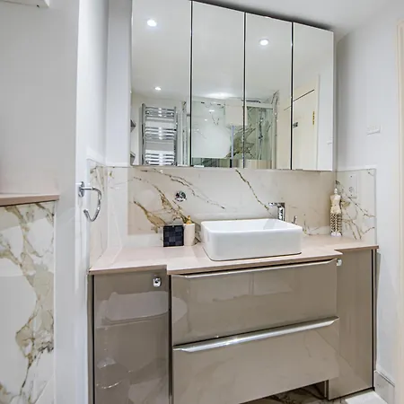 Spacious 3-bed, 2-bath Flat In Vibrant Brondesbury