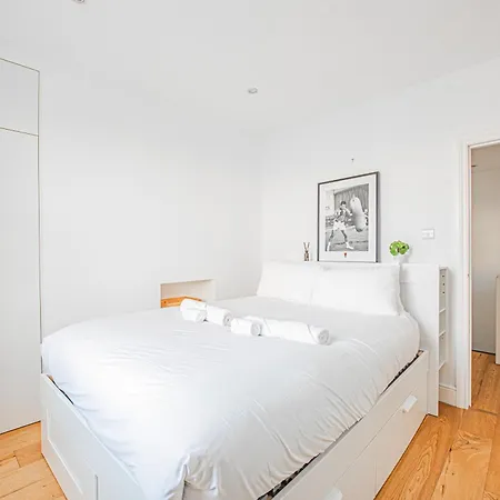 Charming 1-bed Next To Portobello & Notting Hill Apartment London