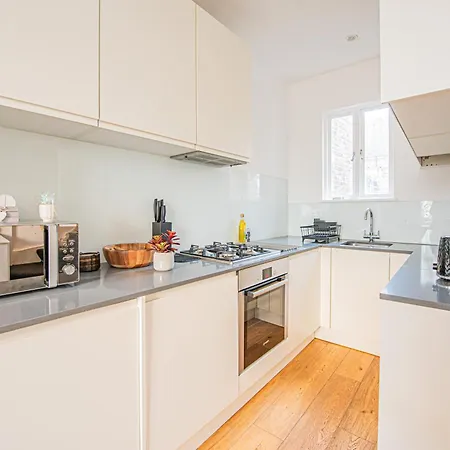 Charming 1-bed Next To Portobello & Notting Hill * London