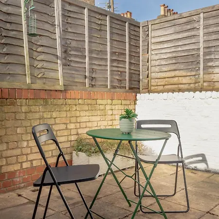 39 Second Avenue Holiday home London