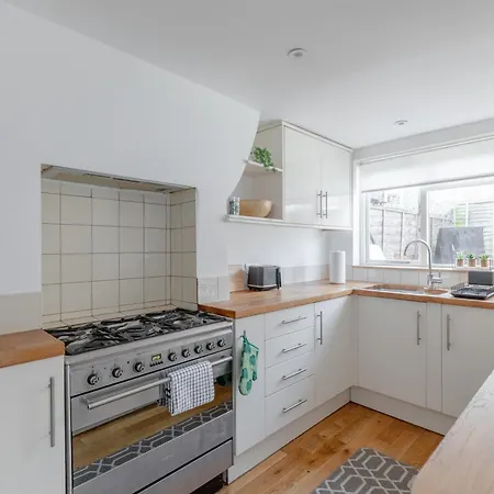 39 Second Avenue Holiday home London