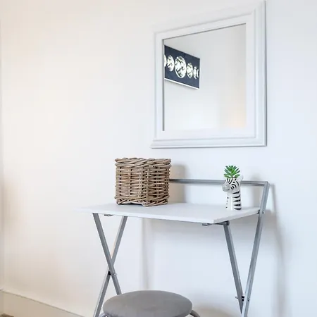 Holiday home 39 Second Avenue London