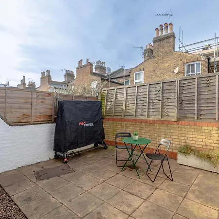Holiday home 39 Second Avenue London