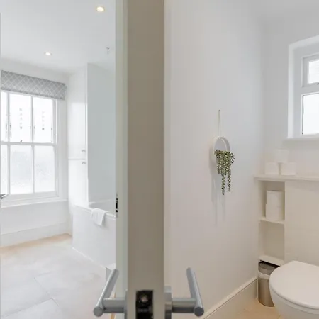 39 Second Avenue Holiday home *