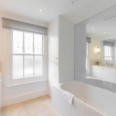 39 Second Avenue * London