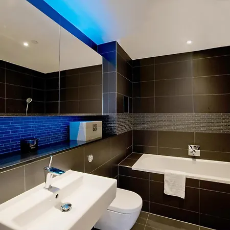 Luxury 360 Penthouse With Gym & Parking London