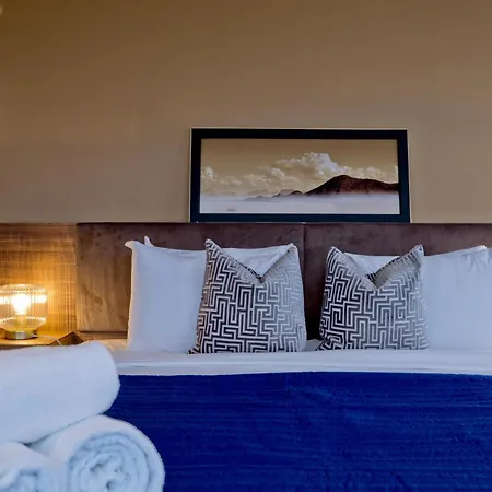 Luxury 360 Penthouse With Gym & Parking Apartment London