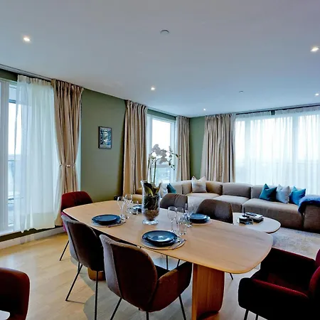 Luxury 360 Penthouse With Gym & Parking *